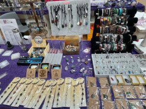 healing-crystals-and-gifts-2 healing-crystals-and-gifts-2